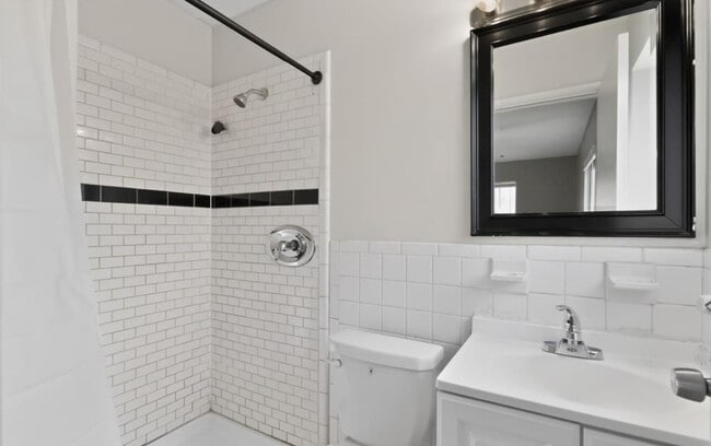 Building Photo - 808 Bella Ln