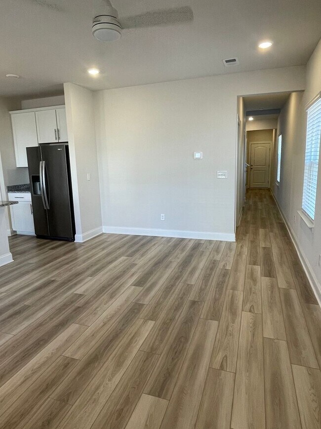 Building Photo - 1520 Henderson Pt Aly