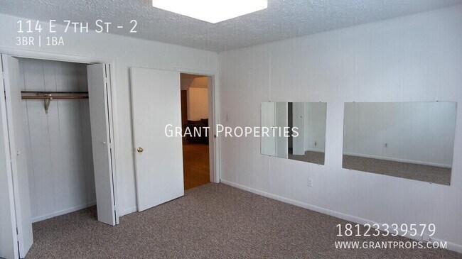 Building Photo - 114 E 7th St