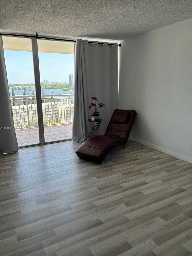 Building Photo - 18041 Biscayne Blvd