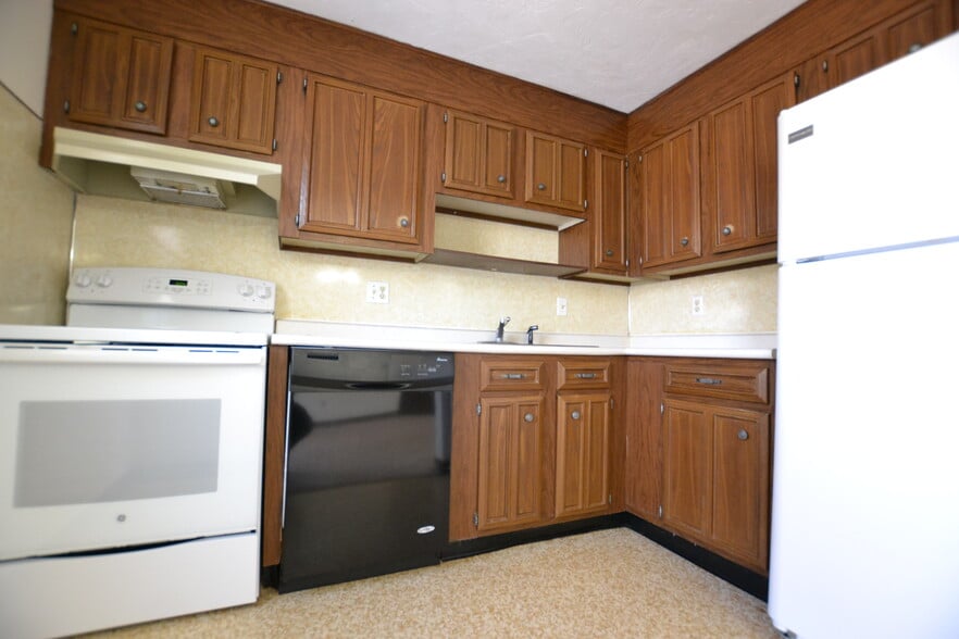 Building Photo - 2 General Greene Ave