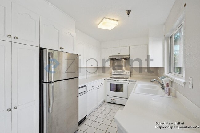 Building Photo - 3855 Carter Dr