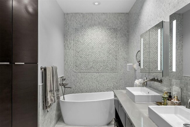 Building Photo - 449 S 12th St