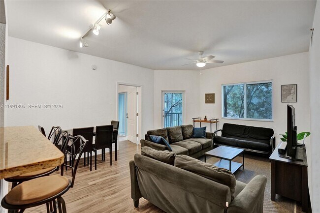 Building Photo - 6001 SW 70th St