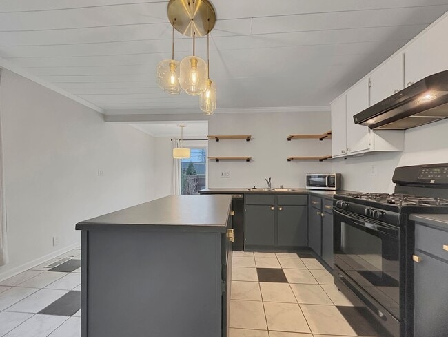 Building Photo - 2729 Vernon Ave S