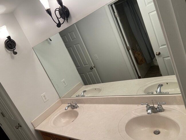 Building Photo - 100 Beacon Hill Pl