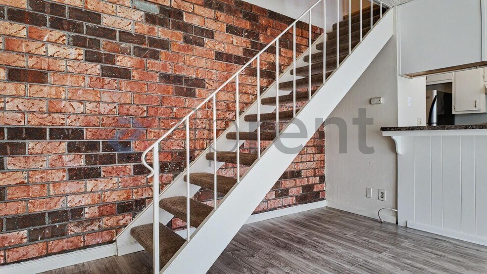 Building Photo - Unit 3