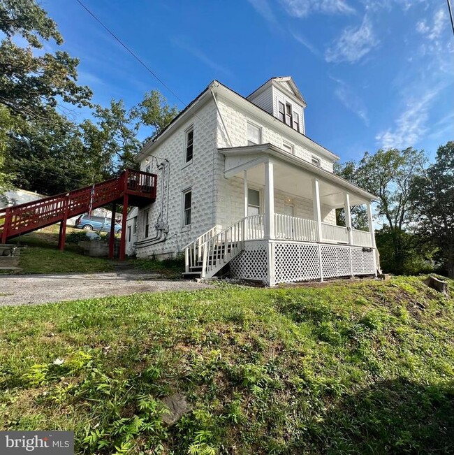 Building Photo - 6 Laurel Hill Ln