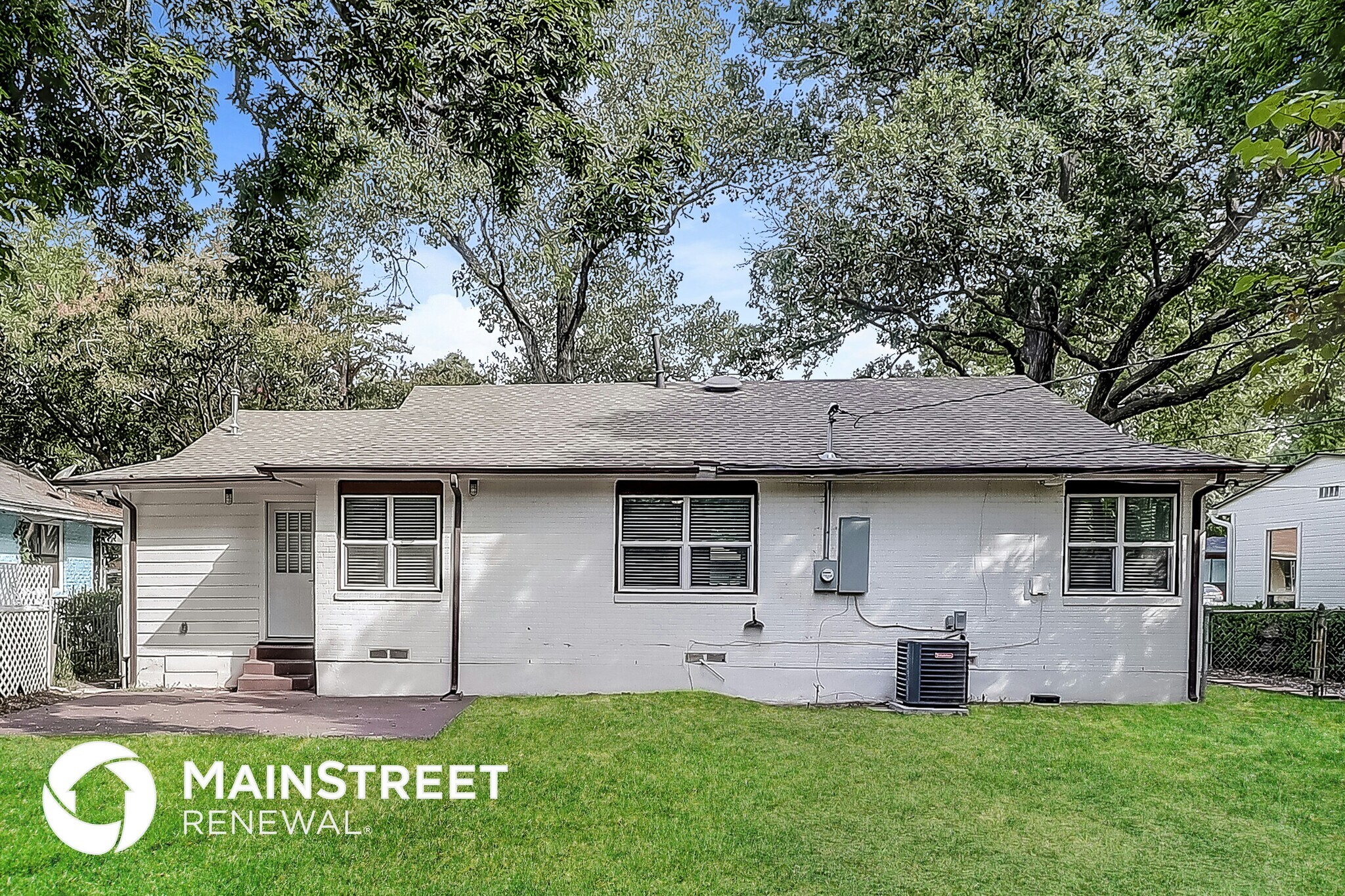 Building Photo - 10130 Eastwood Dr