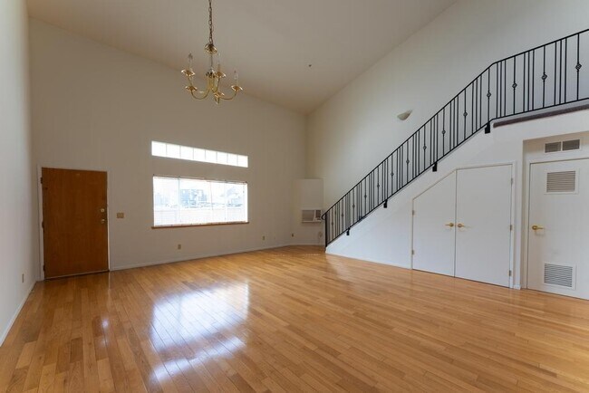 Primary Photo - 11508 Moorpark St