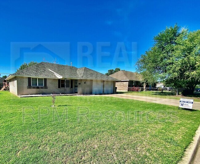 Building Photo - 3024 SW 66th St