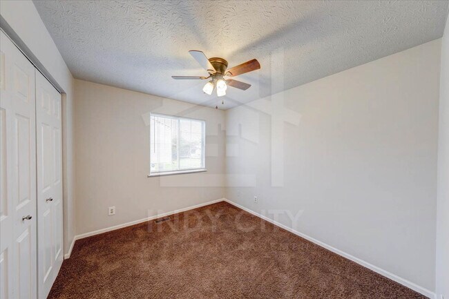 Building Photo - 542 Woods Crossing Dr