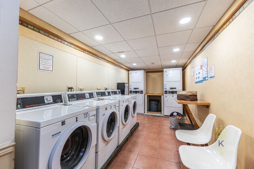 Building Photo - 1100 Beacon St