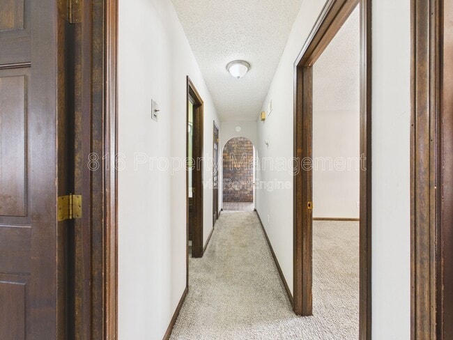 Building Photo - 3929 S Carriage Ln