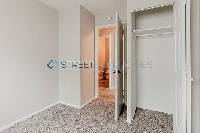 Building Photo - 3704 Erin Dr