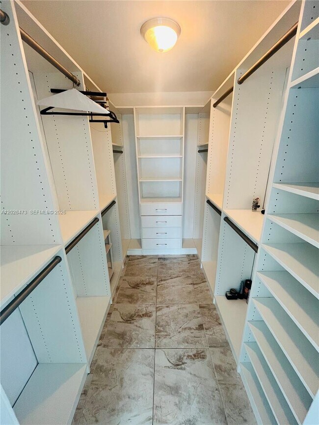 Building Photo - 2655 Collins Ave
