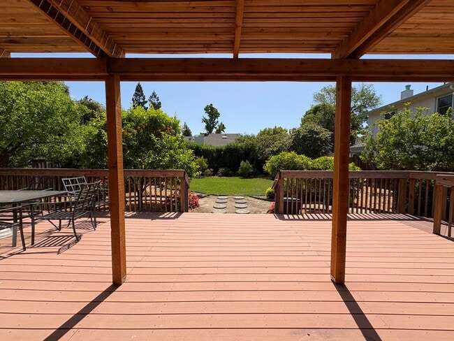 Building Photo - Charming Palo Alto Home with Beautiful Lan...