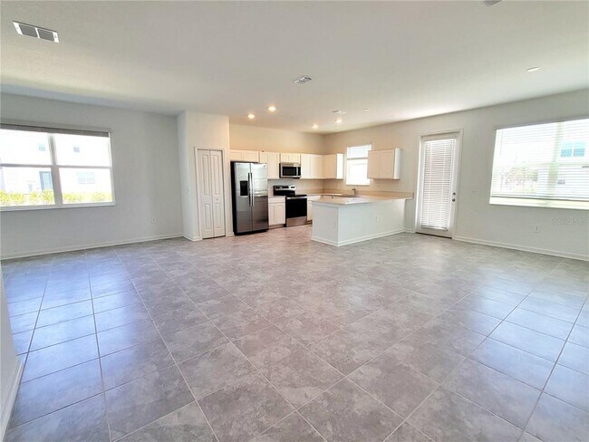 Building Photo - 241 Bogey Dr