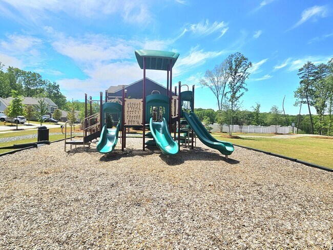 Building Photo - 3854 Rosewood Dr