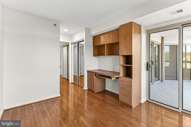 Building Photo - 2151 Jamieson Ave