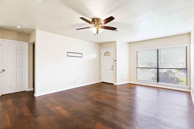 Building Photo - 4907 Dare Ln