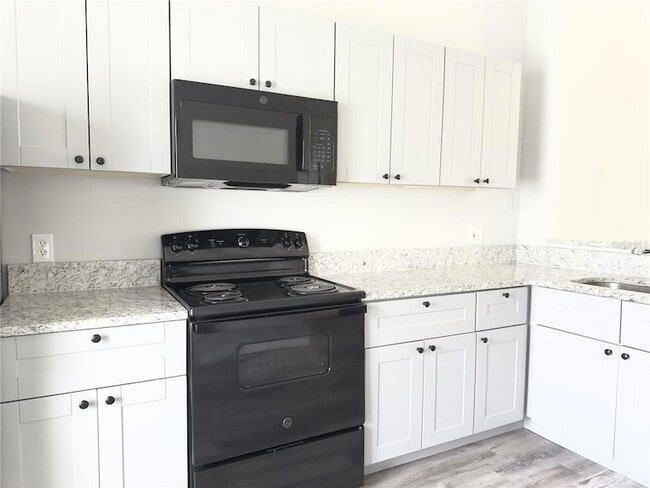 Building Photo - 3651 N Goldenrod Rd