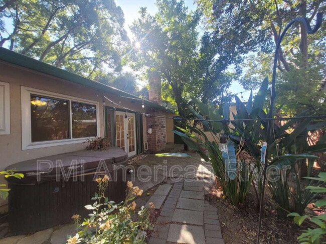 Building Photo - 8387 La Riviera Dr