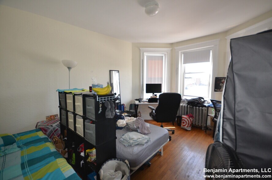 Primary Photo - 1111 Boylston St