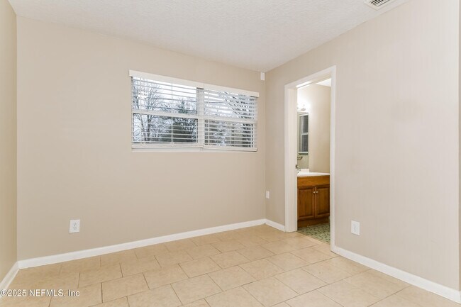 Building Photo - 1146 Busac Ave