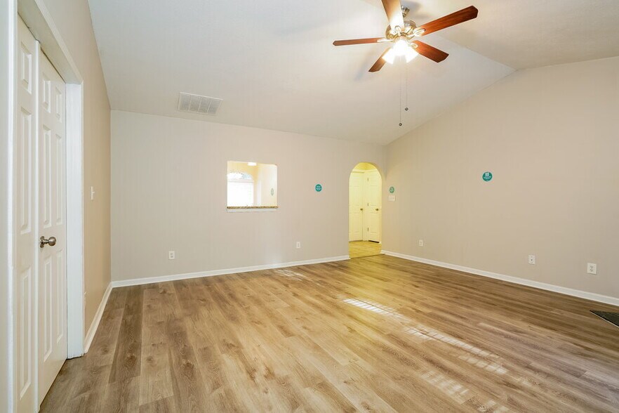 Building Photo - 535 Cahill Ln