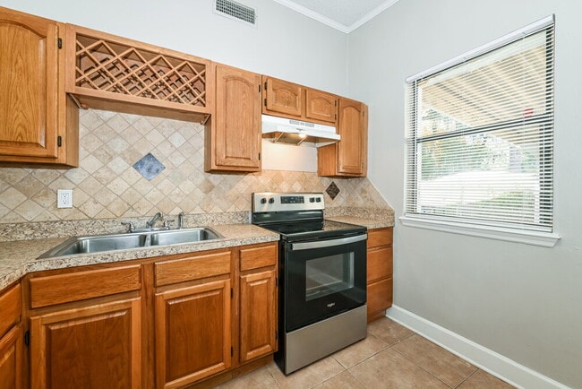 Building Photo - 2611 Lowes Pl