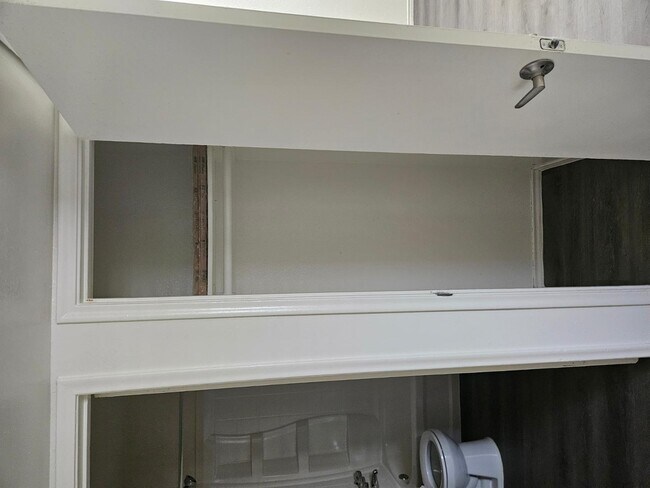 Building Photo - 1307 E Vista Ave