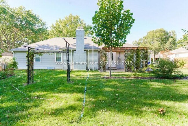 Building Photo - Fantastic four-bedroom ranch in the heart ...