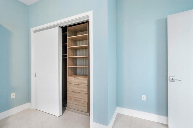 Building Photo - 3100 N Ocean Dr