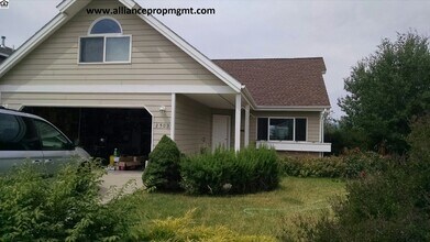 Building Photo - 2503 Lily Dr