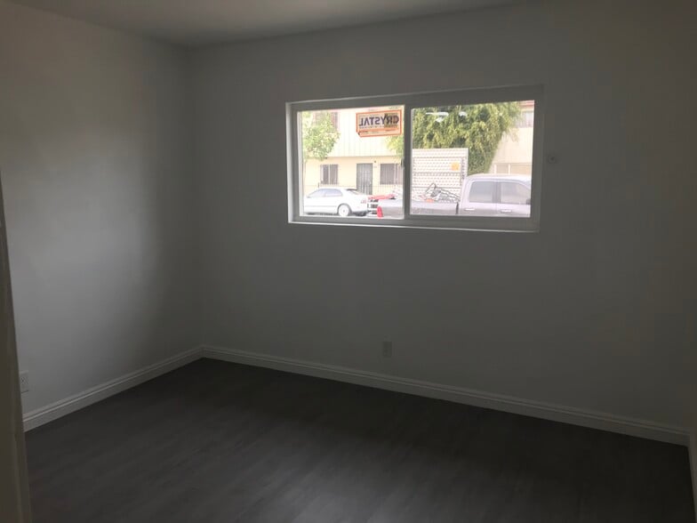 Building Photo - 1030 E 21st St