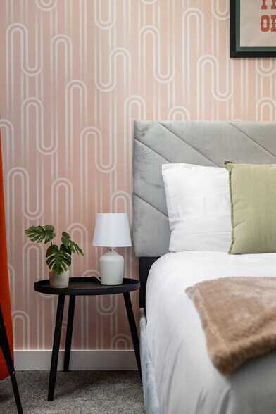 Building Photo - 337 Sanders St