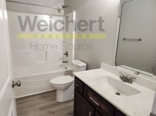 Building Photo - Spacious 4 Bed / 2 Bath Home