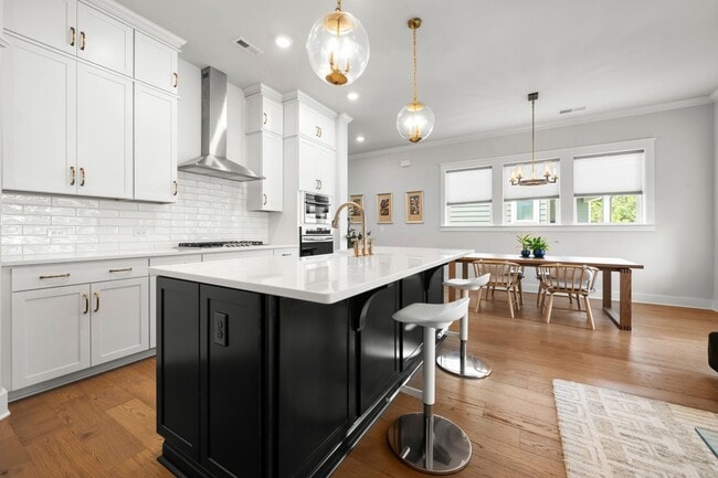 Building Photo - 2506 Lola Ave