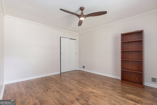 Building Photo - 1402 McLendon Dr