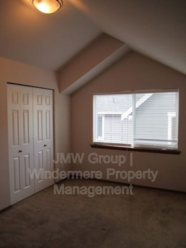 Building Photo - 12721 35th Ave NE
