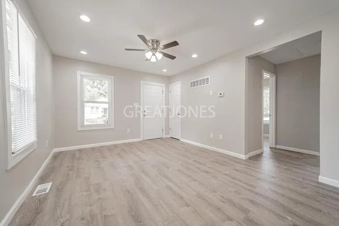 Building Photo - 812 N Elm Ave