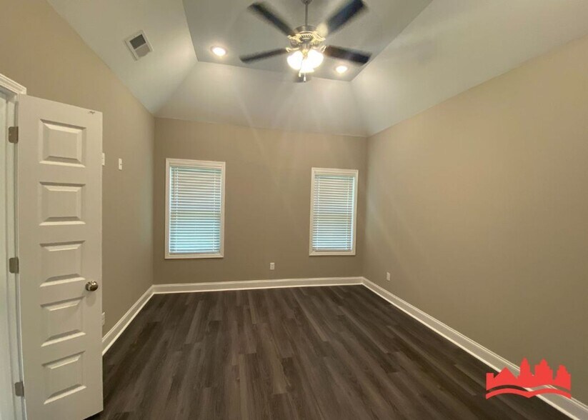 Building Photo - Beautiful newly built single family home i...