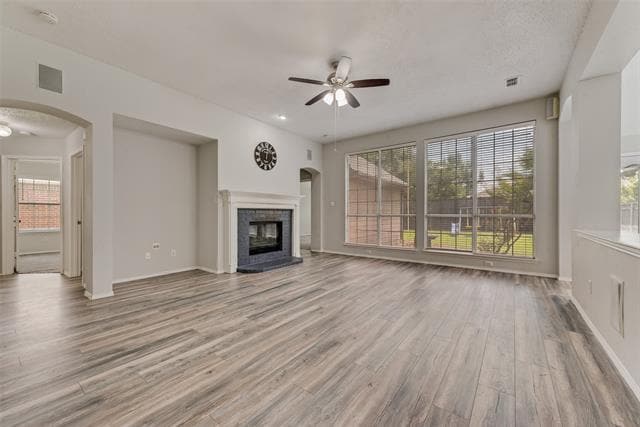 Building Photo - 5909 Meadowcrest Ln