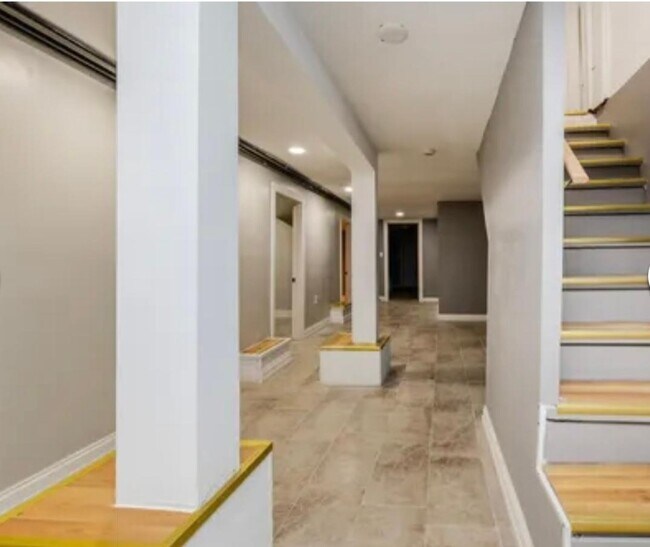 Building Photo - Spacious 4BR Duplex | Modern Upgrades | St...