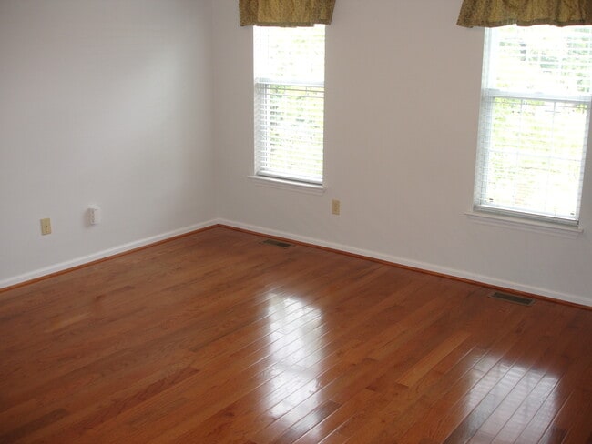 Building Photo - 302 Armour St