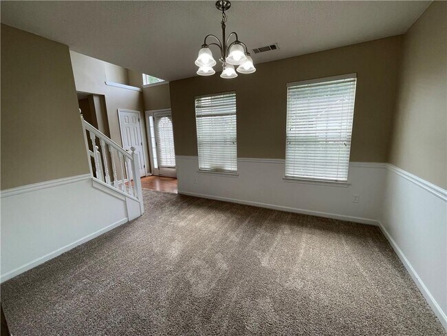 Building Photo - 2054 Mulberry Ln