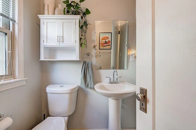 Building Photo - 3801 NW 25th St