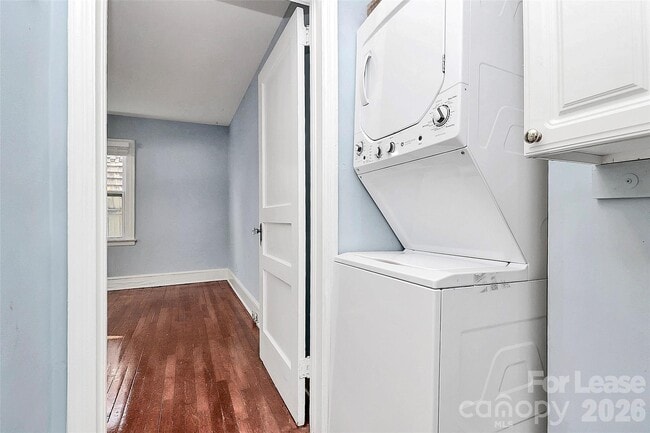 Building Photo - 1105 Brookhurst Dr