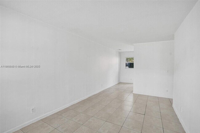 Building Photo - 1200 W 31st St